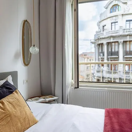 Amazing View Calea Victoriei Old Apartment Bucharest